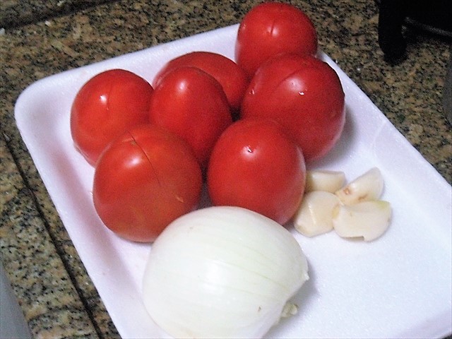 トマトソースの材料