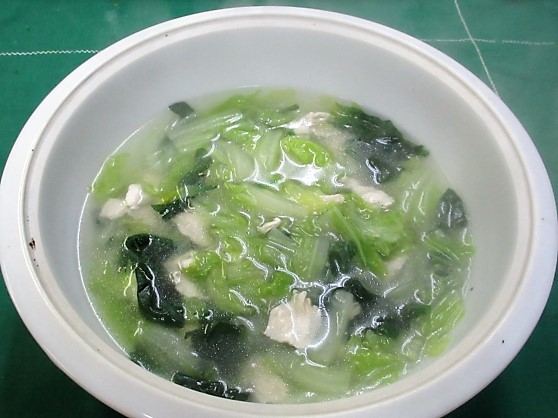 鶏肉と白菜の中華風スープ