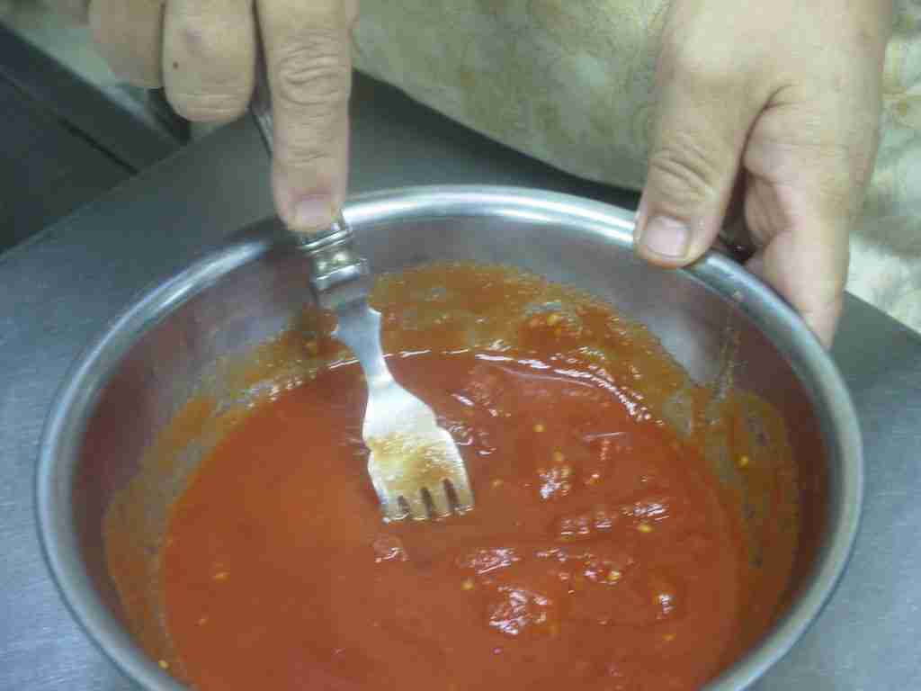 トマト缶の準備の写真