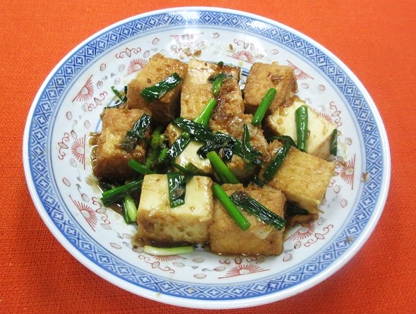 厚揚げと青ネギのオイスターソース炒め