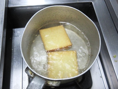 厚揚げの油抜き