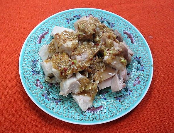 蒸し鶏の胡麻風味