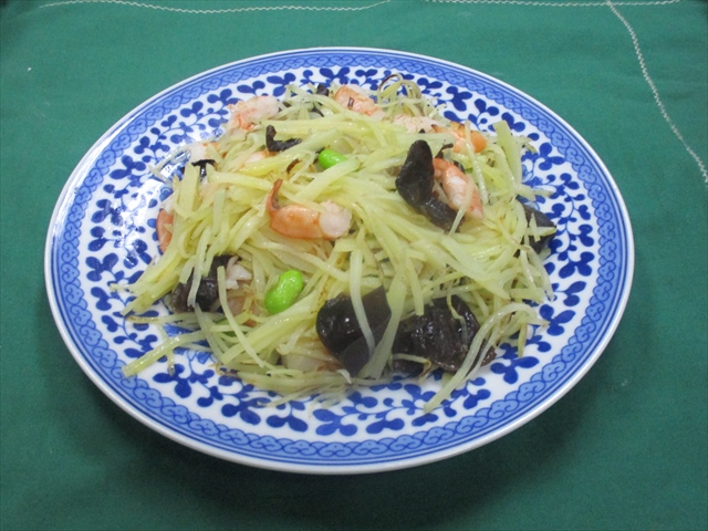 新じゃがと木くらげの炒めもの